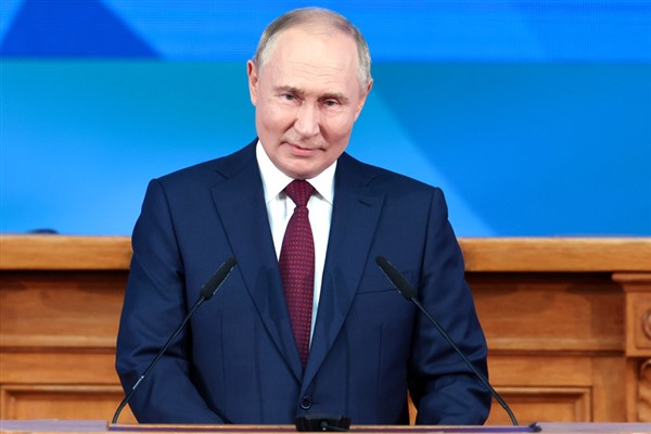 Putin, Uluslararası Barış ve Güven Forumu’na katıldı