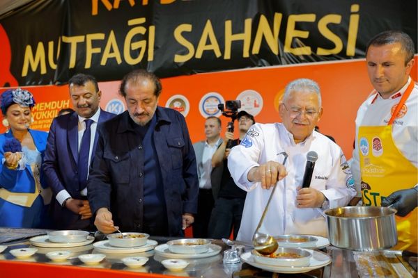 MasterChef şefleri Yalçınkaya ve Sivrioğlu, Kayseri Gastronomi Günleri’ne katıldı