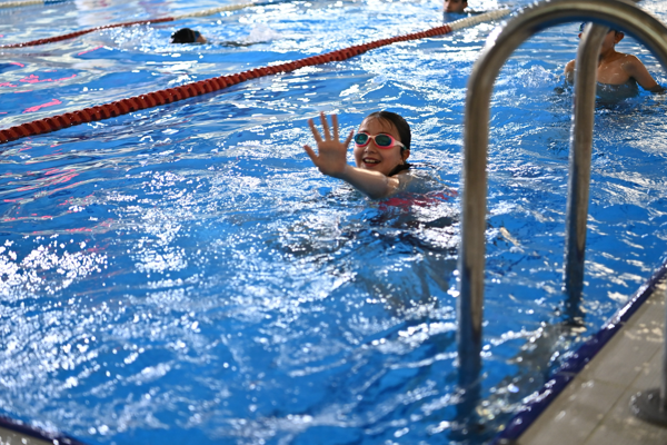 Mamak Belediyesi’nden engelli bireylere yüzme desteği