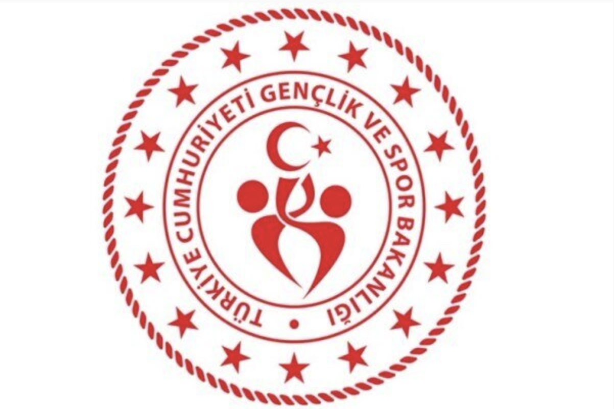 Sinop’ta Gençlik Merkezi gönüllüleri domates hasadına katıldı