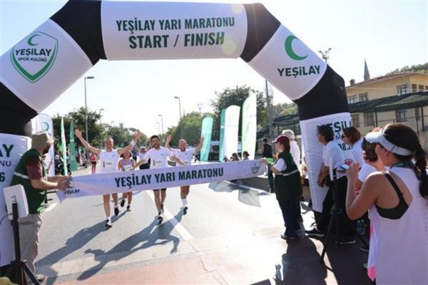 Yeşilay Yarı Maratonu, İstanbul’un tarihi rotalarında gerçekleştirildi