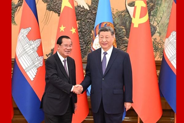 Xi ve Hun Sen Beijing’de bir araya geldi