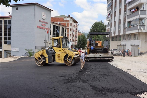 Ordu Büyükşehir Belediyesi'nden Kumru'da sıcak asfalt çalışması