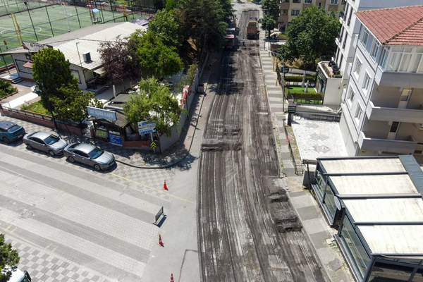 Maltepe'de ilçe genelinde bir asfalt serim ve onarım başladı
