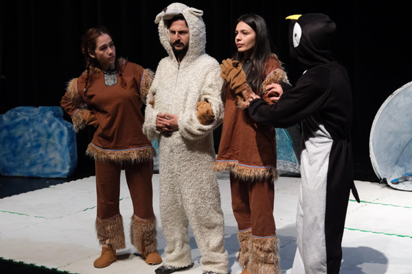 Yılmaz: Tiyatro, çocuklarımızın hayal gücünü zenginleştiriyor