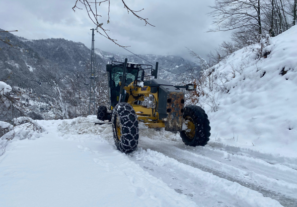Trabzon'da karla mücadele çalışmaları devam ediyor