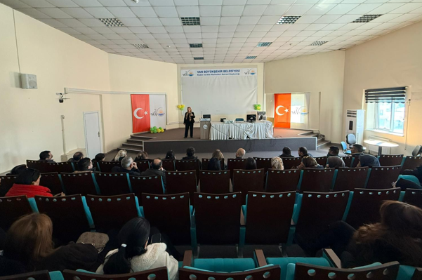 Van Büyükşehir Belediyesi'nden personele etkili konuşma eğitimi 