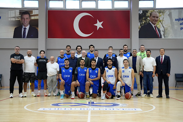 Başkan Sarıkurt, ÇBSK Basketbol A Takımı’nın antrenmanını ziyaret etti