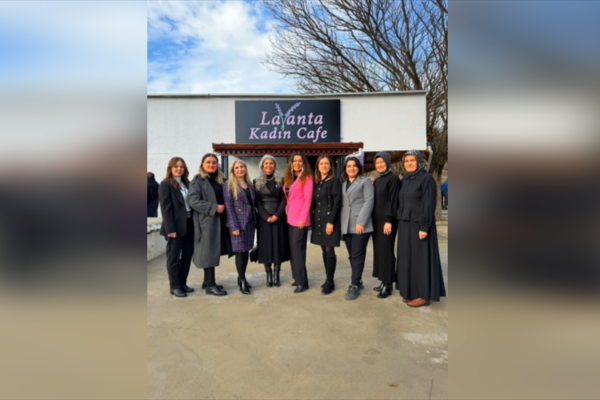 Harmancık'ta Lavanta Kadın Kafe açıldı