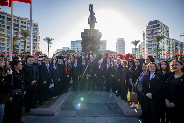 CHP İzmir İl Örgütü’nden 10 Kasım anma töreni