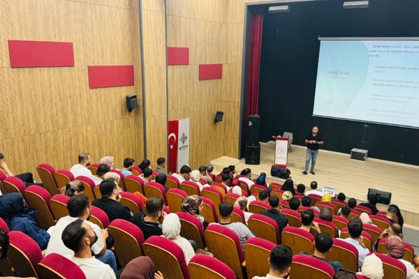 Batman Modeli evlilik hazırlığındaki gençlere tanıtıldı