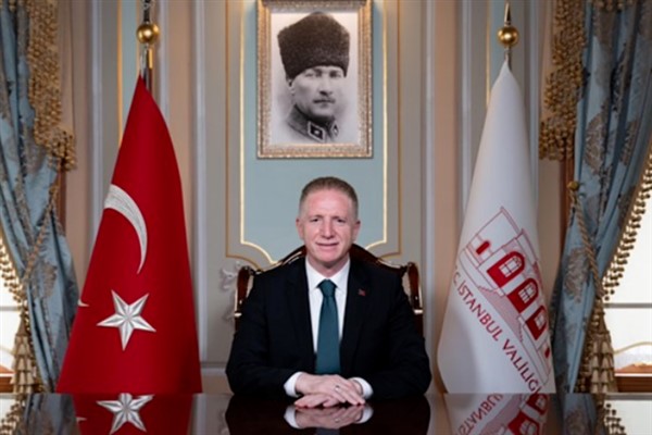 İstanbul Valisi Gül, Süleymaniye Camii’nde bayram namazını kıldı