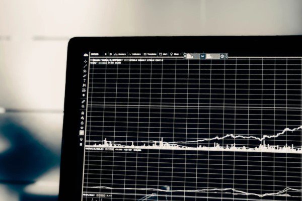 Fed'den faiz artışı beklentisiyle Bitcoin 93.000 doların üzerine çıktı