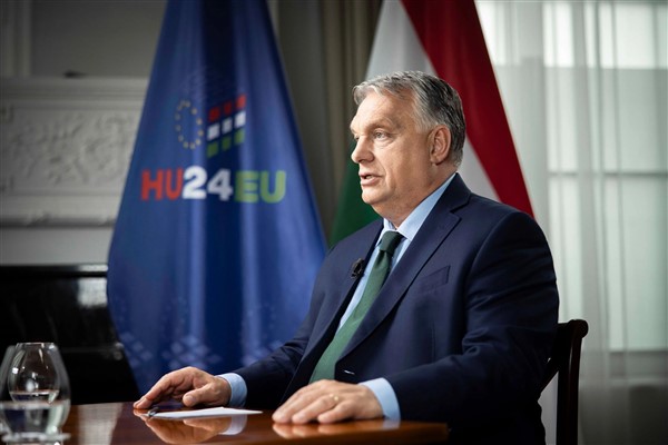 Orban: Ukrayna'nın petrol ablukasını kendimiz kıracağız