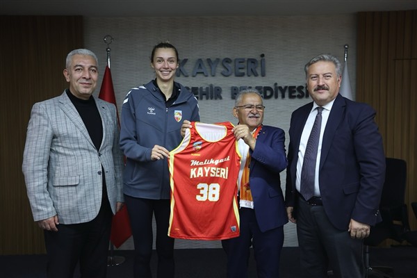 Büyükkılıç, Melikgazi Kayseri Kadın Basketbol Takımı’nı ağırladı