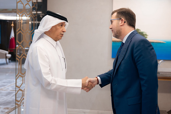 Al Muraikhi, ABD'nin Doha Büyükelçiliği Maslahatgüzarı Hodges ile görüştü