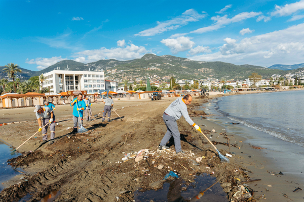 Alanya'da yağış sonrası temzilik seferberliği başladı