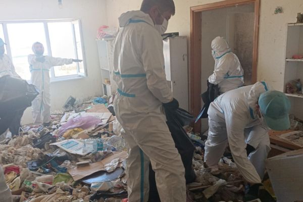 Nilüfer’de çöp evden 28 ton atık çıkarıldı
