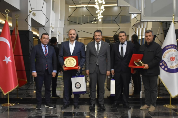 Hatay İl Emniyet Müdürü Yılmaz'dan emekliye ayrılan personele plaket 