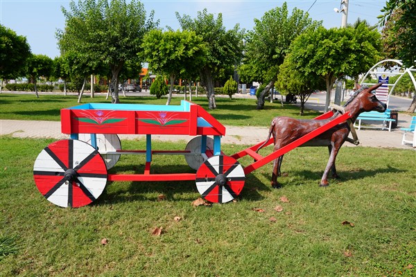 Erdemli'de atık malzemeler sanata dönüşüyor