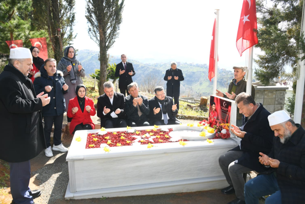 Başkan Genç’ten şehit Pilot Gençcelep'in kabrine ve ailesine ziyaret