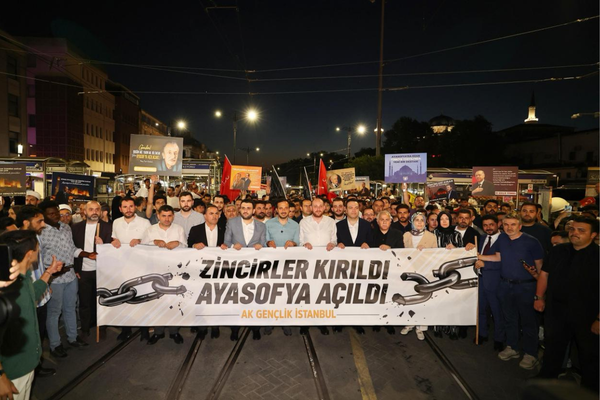 AK Parti Gençlik Kolları Ayasofya yürüyüşü düzenledi