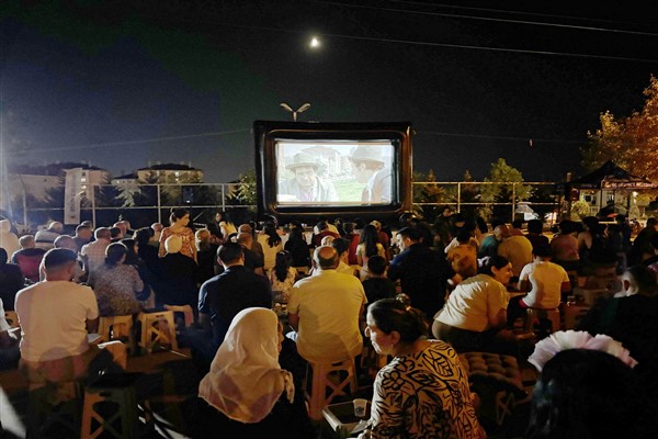 Derince'de Açık Hava Sinema Şöleni devam ediyor