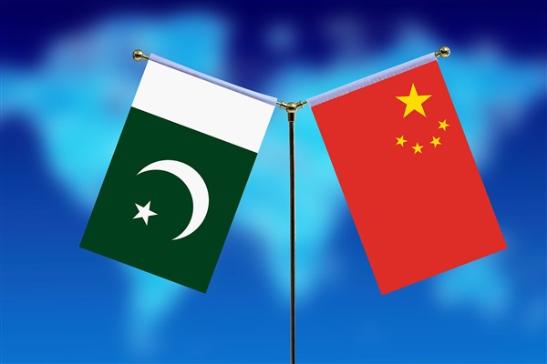 Pakistan Başbakanı Şerif Çin ziyaretine başladı