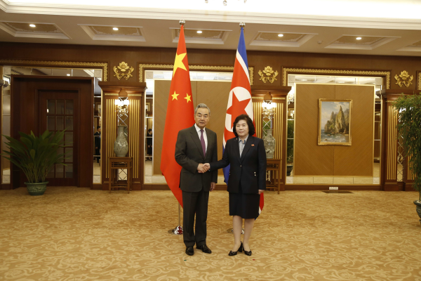 Çin ve Kuzey Kore dışişleri bakanları bir araya geldi