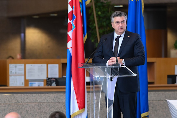 Plenkovic: Hırvatistan, 18 adet Chunmoo tahrikli çoklu roketatar satın alıyor