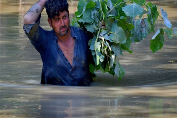 Pakistan'daki sellerde ölen 170'ten fazla kişinin yarısı çocuk