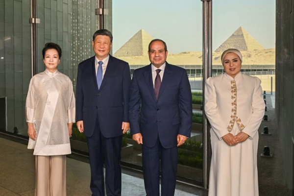 Cumhurbaşkanı Xi ve eşi Büyük Mısır Müzesi’ni ziyaret etti