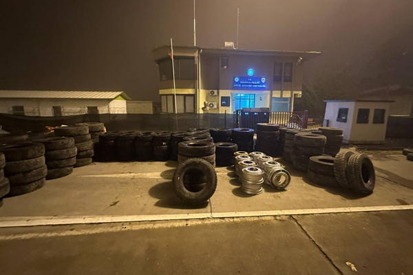 Şanlıurfa'da 2 milyon TL değerinde kaçak lastik ele geçirildi