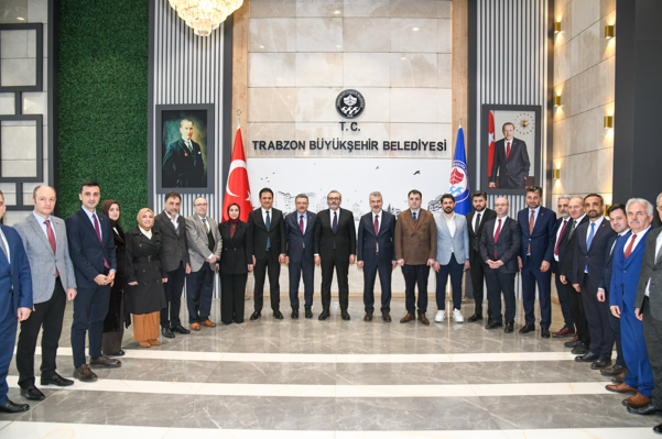 AK Parti MKYK üyesi Ünal’dan Trabzon Büyükşehir Belediyesi’ne ziyaret