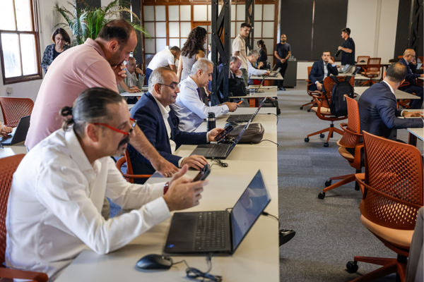 İzmir'de Yapay zeka eğitim programı başlatıldı
