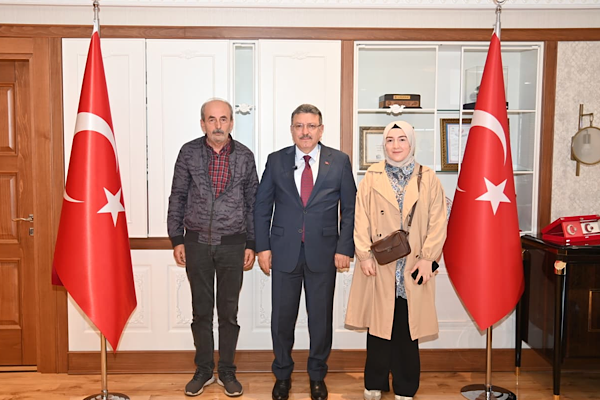 Trabzon Büyükşehir Belediye Başkanı Genç, 8 şehidin ailesini ağırladı