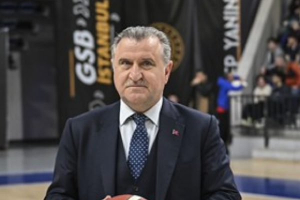 Bakan Bak'tan A Milli Futbol Takımı için tebrik mesajı