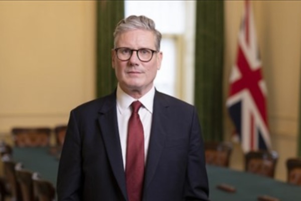 Başbakan Starmer'dan sanayi stratejisi mesajı