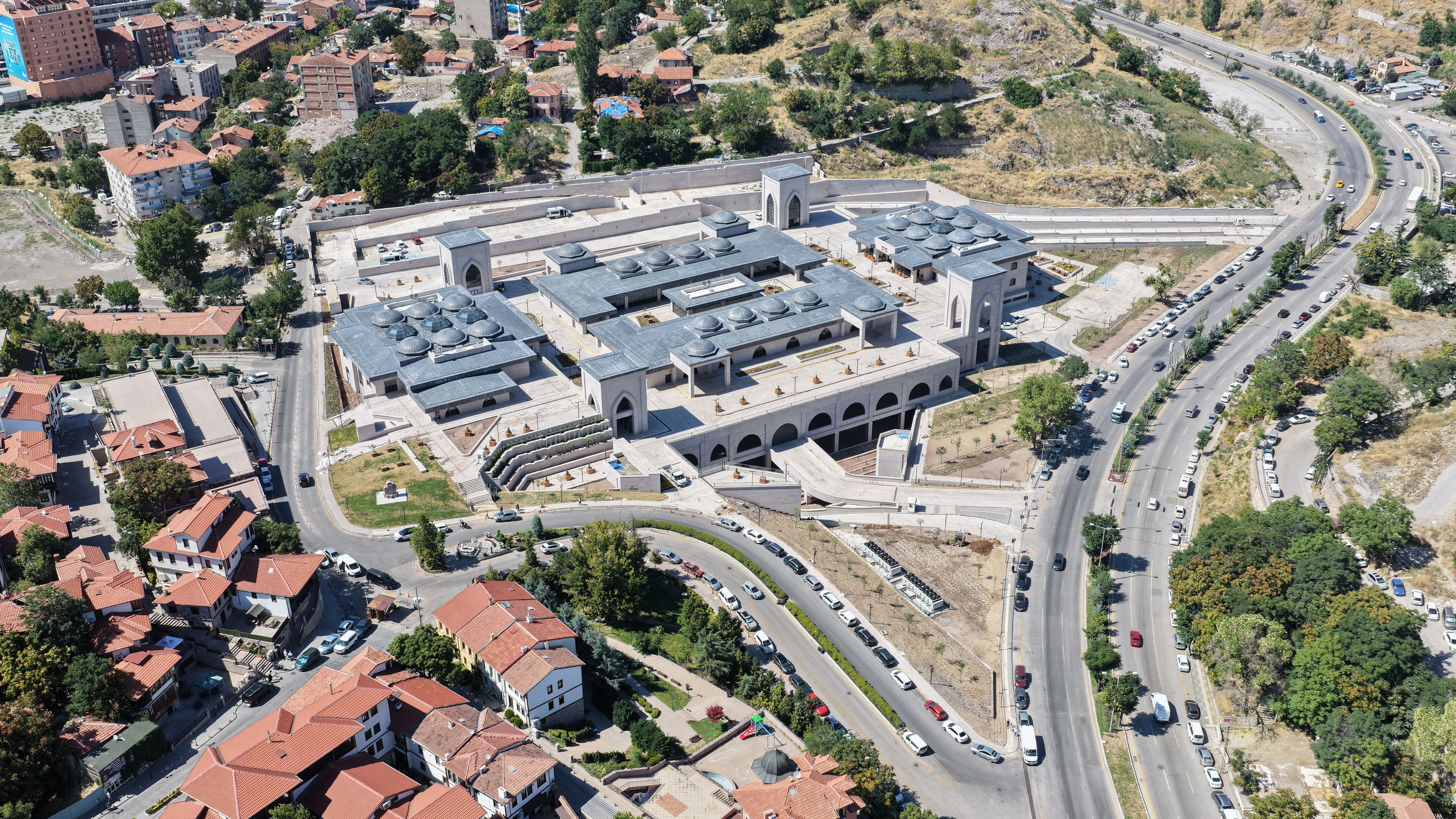 Ulus'ta dolmuş durakları yeni yerinde hizmet verecek
