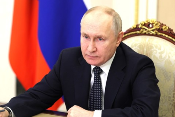 Putin, Rusya'nın Donbas'ı zorla alacağını veya Ukrayna'nın geri çekileceğini söyledi