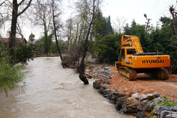 Alanya Belediyesi yağış sonrası çalışmalarını sürdürüyor