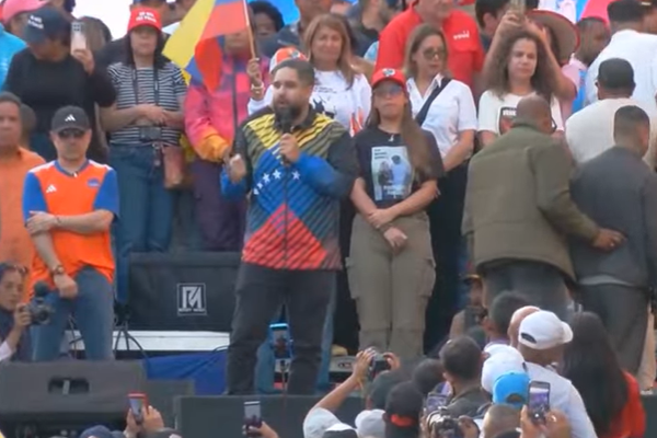 Caracas'ta binlerce kişi Maduro'nun serbest bırakılmasını istedi