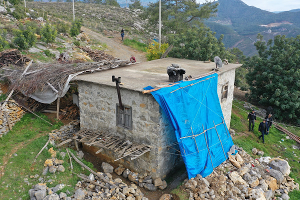 Gazipaşa Belediyesi’nden ihtiyaç sahibi vatandaşa konteyner ev