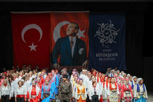 Aydın’da Kültür Merkezleri kursiyerleri yıl sonu gösterilerini sundu