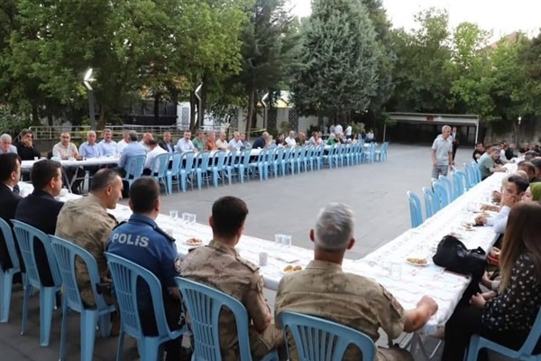 Silvan Kaymakamı Uğuz’a veda geecesi düzenlendi