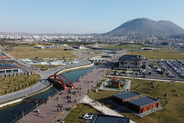 Recep Tayyip Erdoğan Millet Bahçesi ziyaretçilerini ağırlamayı sürdürüyor