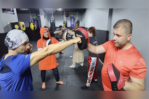 Şanlıurfa'da dernek üyelerine  yakın dövüş konusunda eğitimler veriliyor