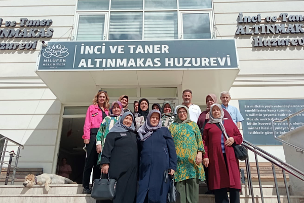 Nilüferli kadın derneklerinden huzurevi ziyareti