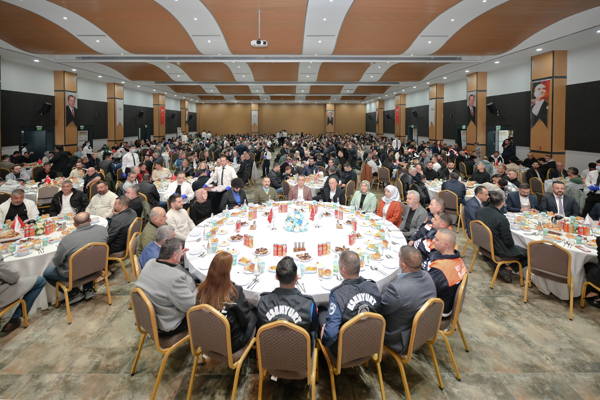 Başkan Vekili Aksoy, çalışma arkadaşlarıyla iftarda buluştu