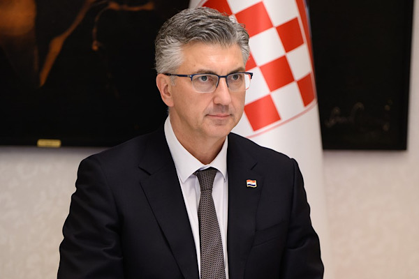 Plenkovic: Alzheimer hastalarına özel bölümleri olan Yaşlılar Merkezi'ni açtık
